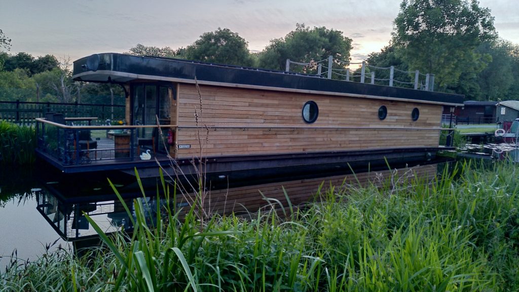 House Boat on Erewash Canal