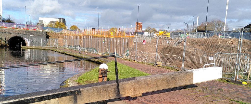 HS2 linear building site alongside the canal, separated from towpath by temporary fencing.